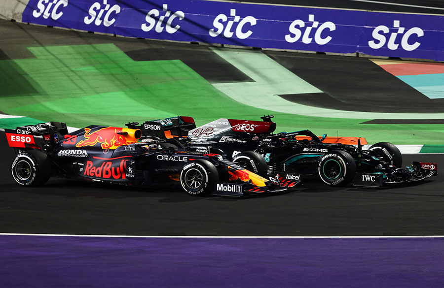 Verstappen e Hamilton dividem curva na Arábia Saudita