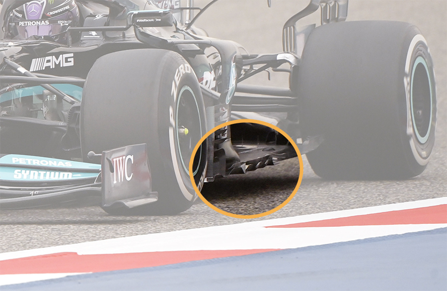Detalhe do assoalho da Mercedes (Foto: Mark Sutton / LAT/Pirelli)