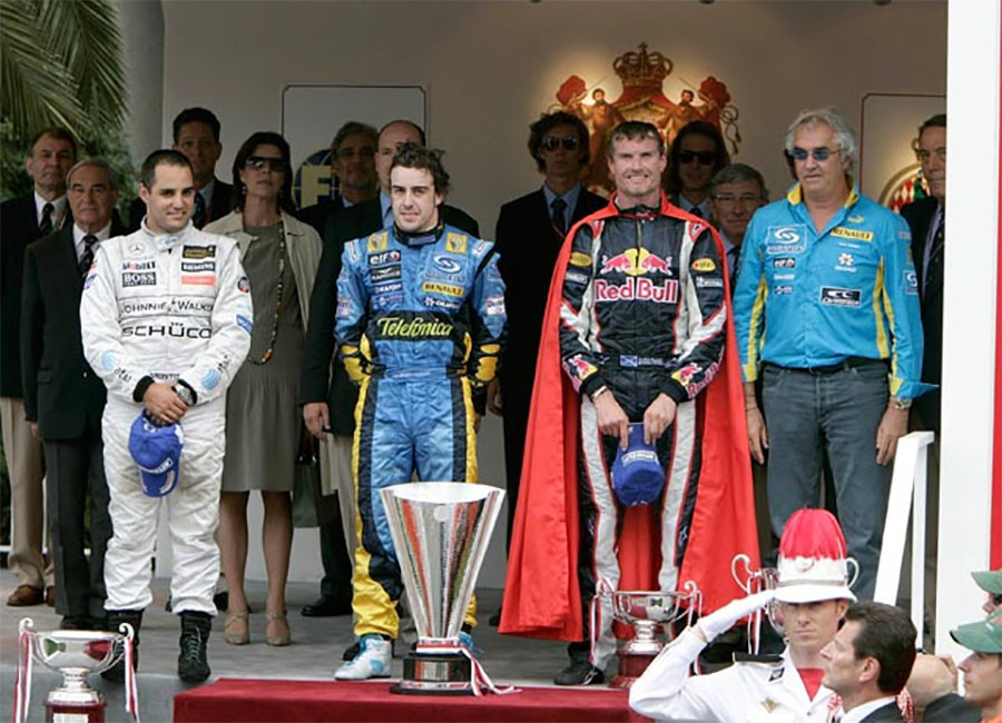 David Coulthard de Super-Homem no pódio do GP de Mônaco de 2006