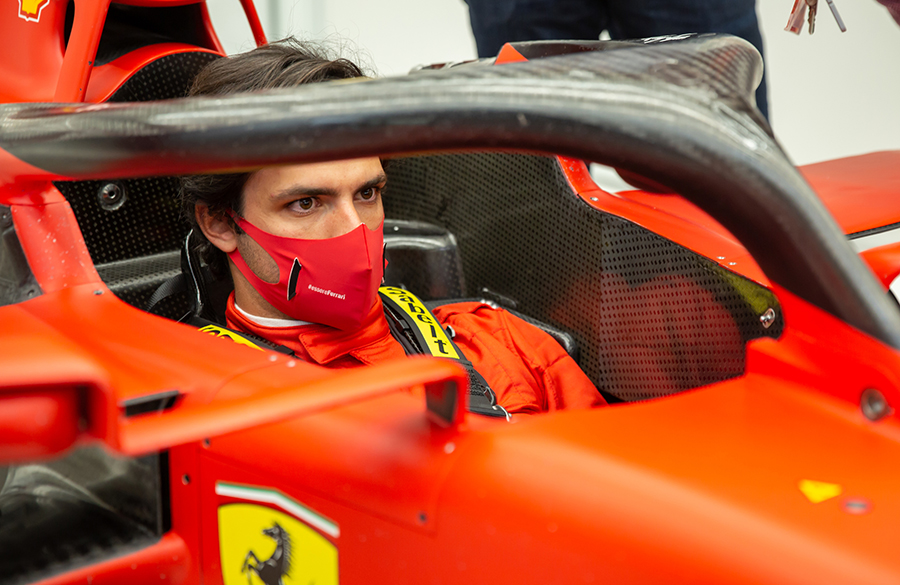Carlos Sainz se apresenta na Ferrari