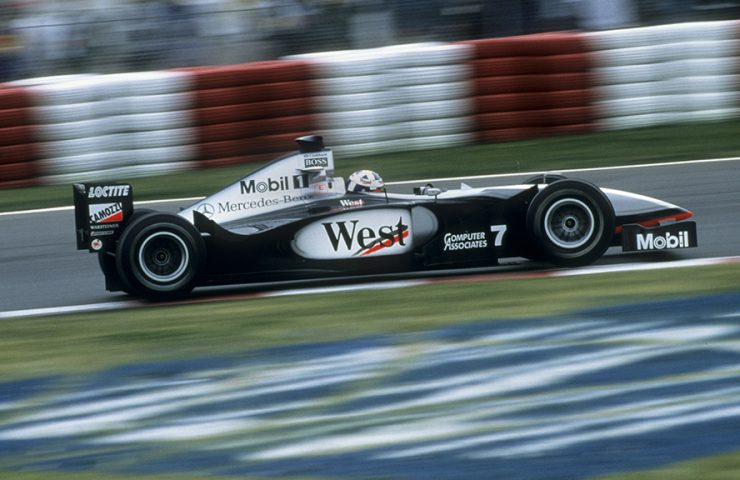 Coulthard conduz o carro da McLaren de 1998