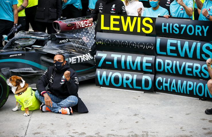 Hamilton celebra o hepta