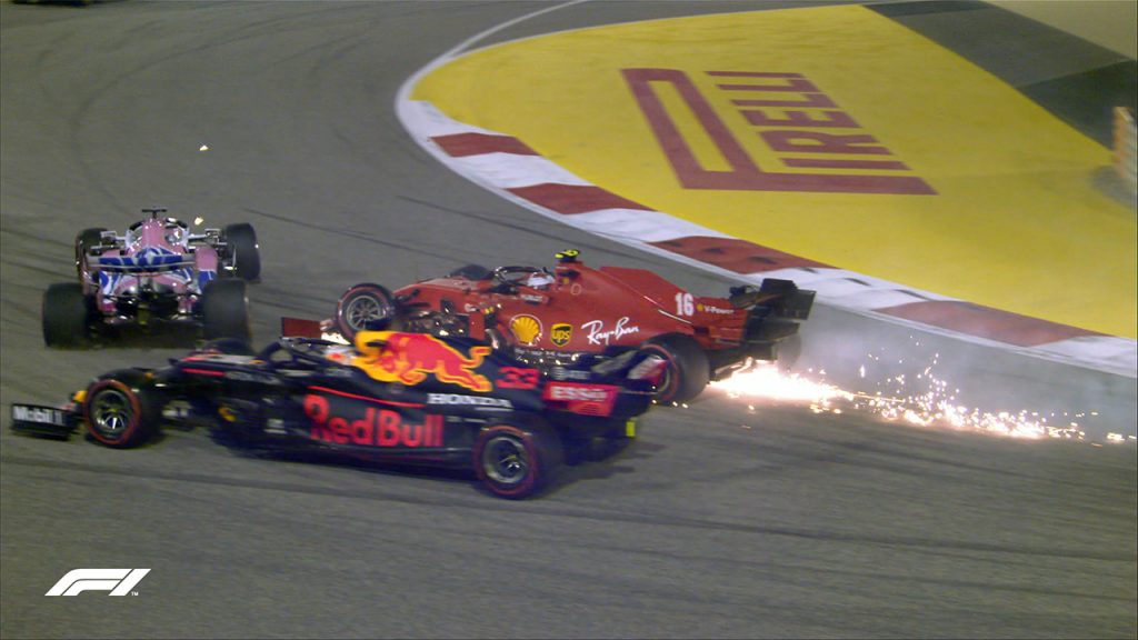 Toque de Leclerc em Pérez na primeira volta do GP do Sakhir, que tirou Verstappen da corrida