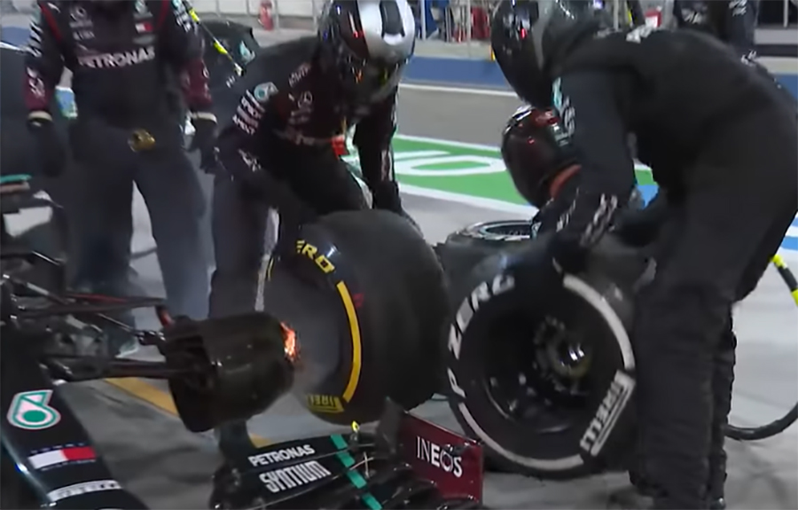 Mercedes fez lambança e misturou pneus de Bottas e Russell no pit