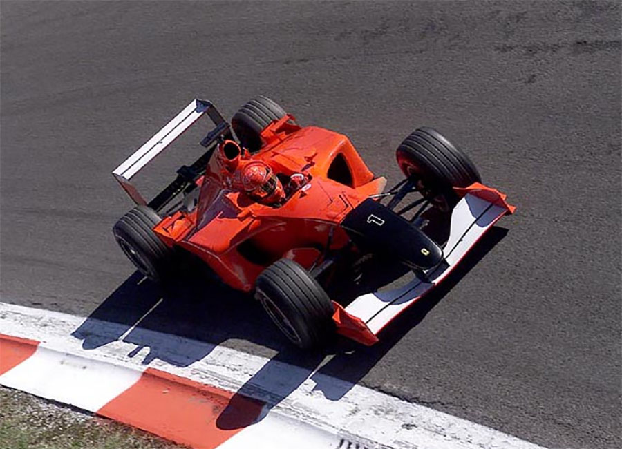 A Ferrari mostrou seu luto pelos atentados de 11/09 com uma pintura sóbria na F1