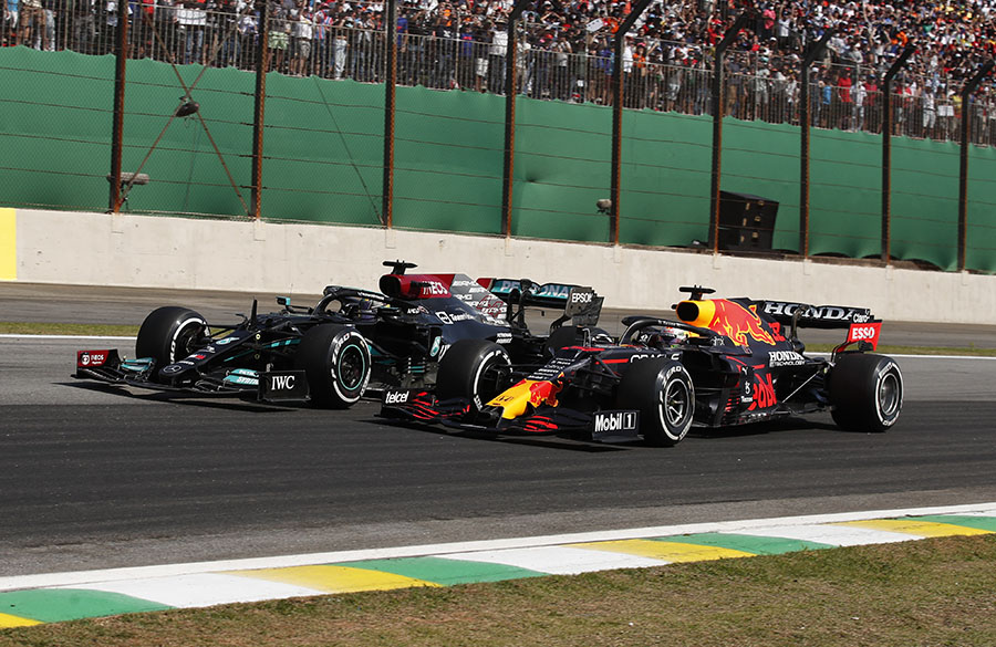 Hamilton e Verstappen brigam pela ponta em Interlagos