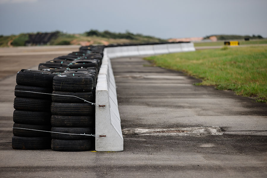 Stock Car pôde instalar apenas 200 blocos de concreto com barreiras de pneus da pista do Galeão em pontos específicos como na saída do pit 