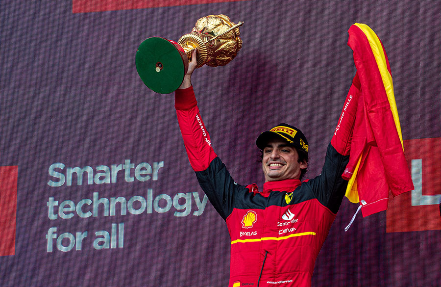 Sainz celebra a primeira vitória de sua carreira, em Silverstone