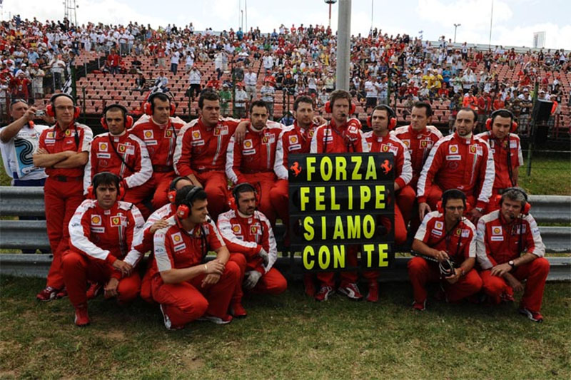 Equipe Ferrari manda mensagem a Massa no domingo do GP da Hungria, enquanto condição do brasileiro ainda gerava dúvidas