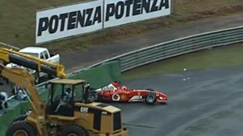 Imagem sobre Alertas do perigo de trator na pista vieram para a F1 antes de Bianchi