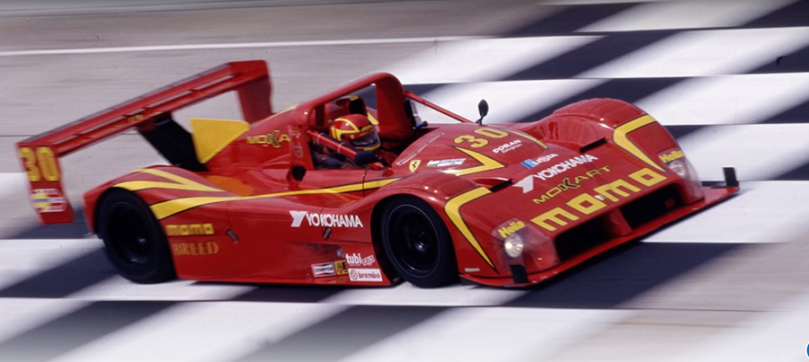Mesmo à distância, modelo 333 SP marcou nos anos 90 o retorno da Ferrari às competições de endurance com protótipos como construtora (Foto: Ferrari)