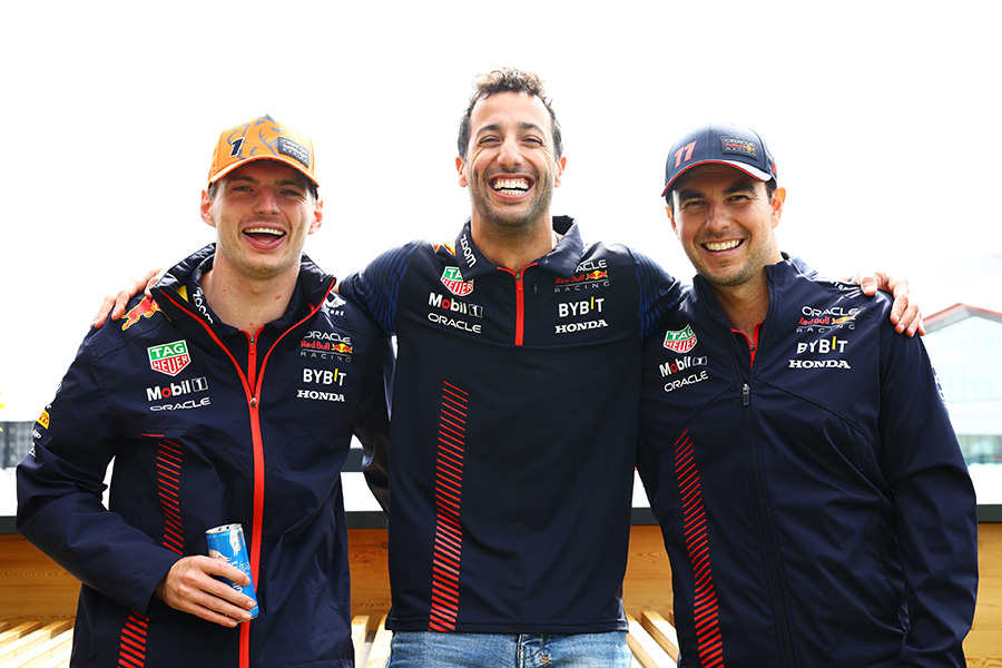 Ricciardo vem participando de diversos eventos da Red Bull com os titulares da equipe, Max Verstappen e Sergio Péres 