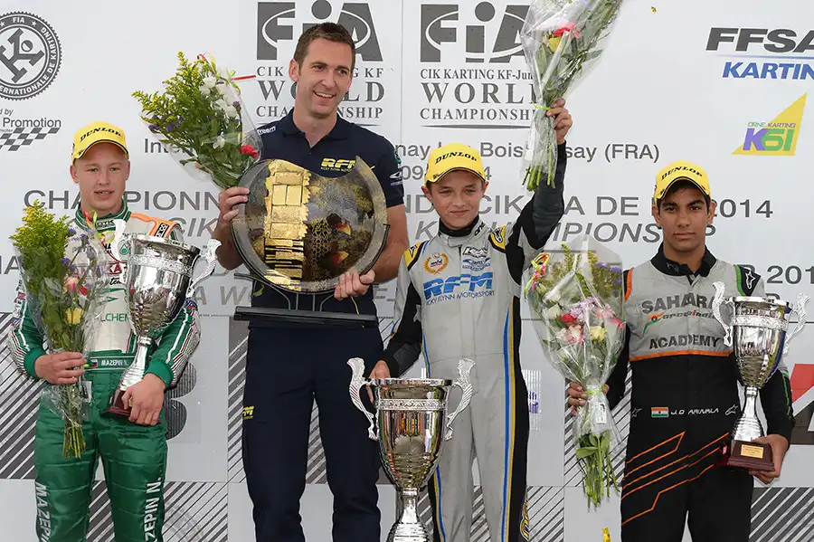 Lando Norris no pódio do Mundial de Kart de 2014 